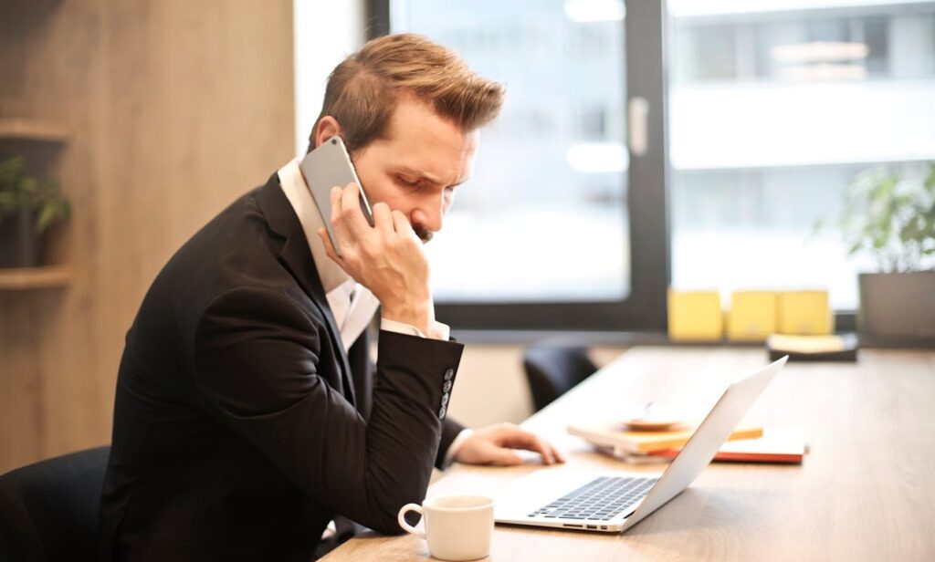 Een telefoongesprek maakt direct persoonlijk contact mogelijk - SalesCompagnie