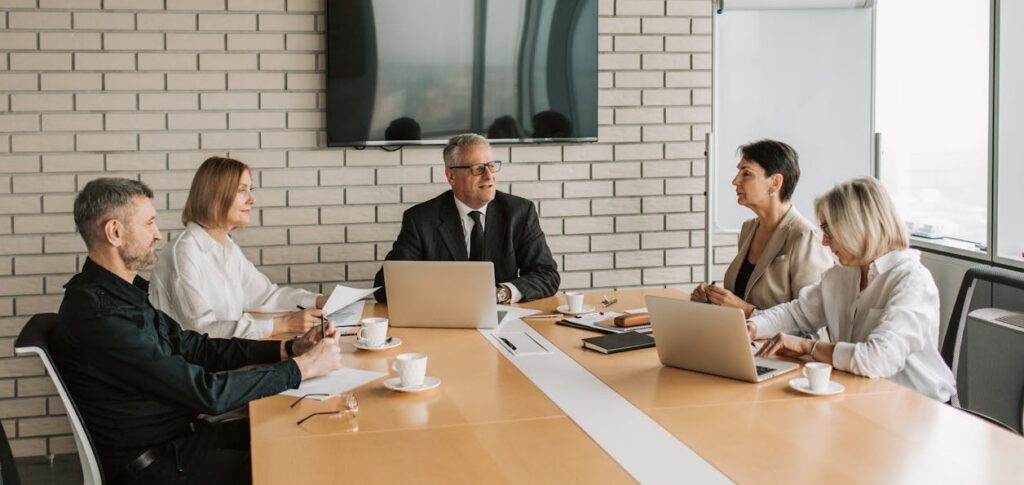 In een fysieke meeting kun je beter inspelen op vragen van verschillende stakeholders - SalesCompagnie